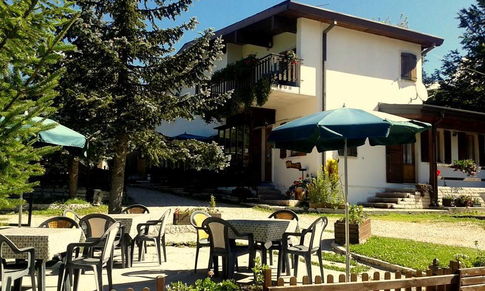Campeggio Branchetto Hotell Bosco Chiesanuova Exteriör bild