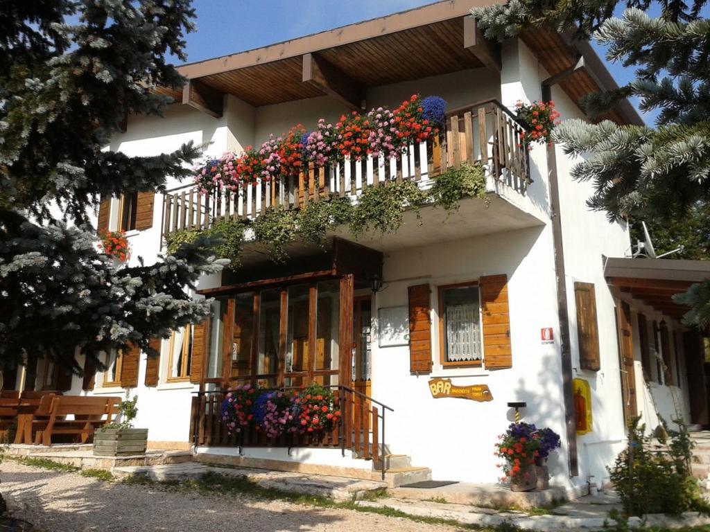 Campeggio Branchetto Hotell Bosco Chiesanuova Exteriör bild